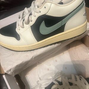 Women Nike Jordan 1 low